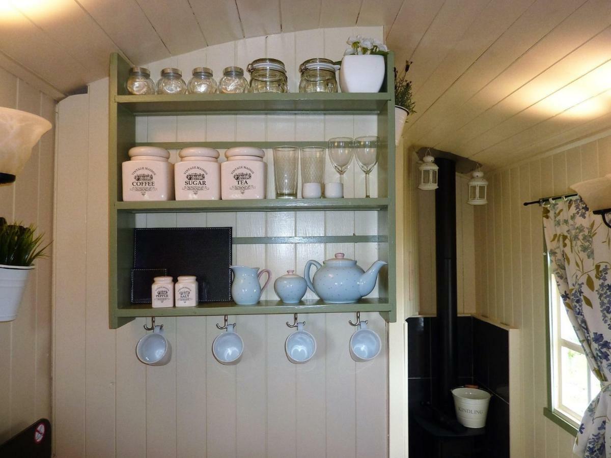 The Buteland Stop Rosie Off Grid Shepherds Hut เบลลิงแฮม ภายนอก รูปภาพ
