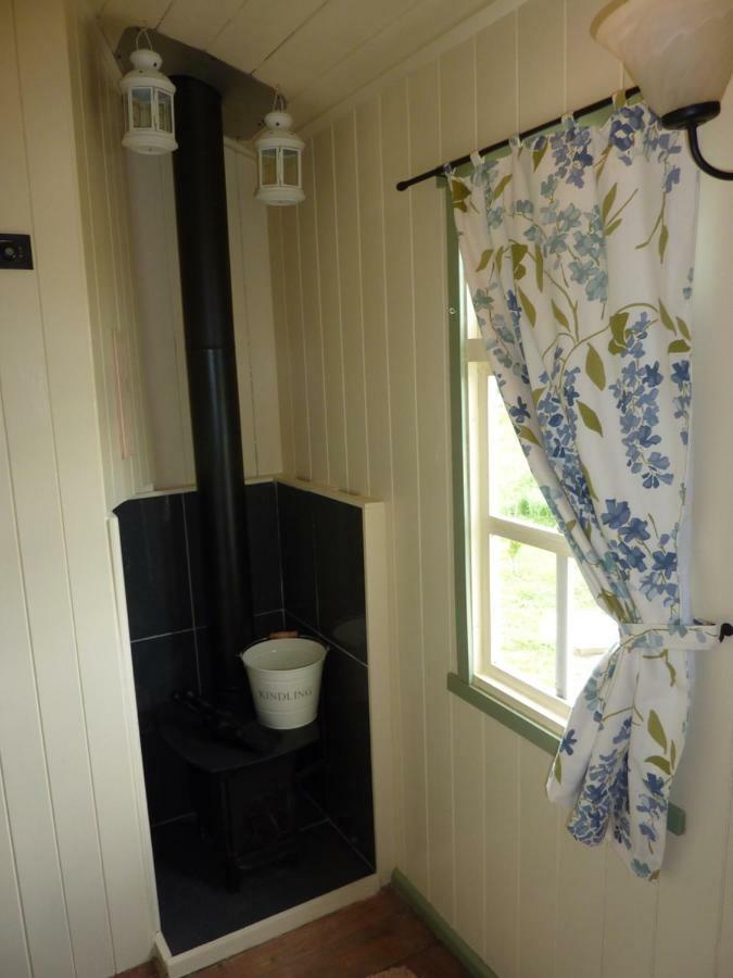 The Buteland Stop Rosie Off Grid Shepherds Hut เบลลิงแฮม ภายนอก รูปภาพ