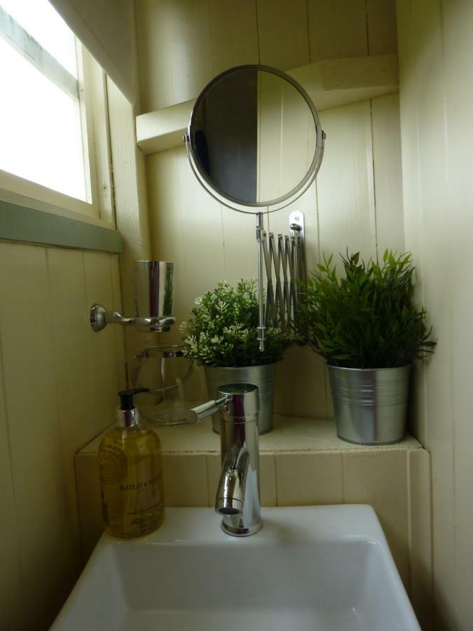 The Buteland Stop Rosie Off Grid Shepherds Hut เบลลิงแฮม ภายนอก รูปภาพ